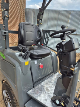 Elektro Hoflader L1580e mit Schaufel